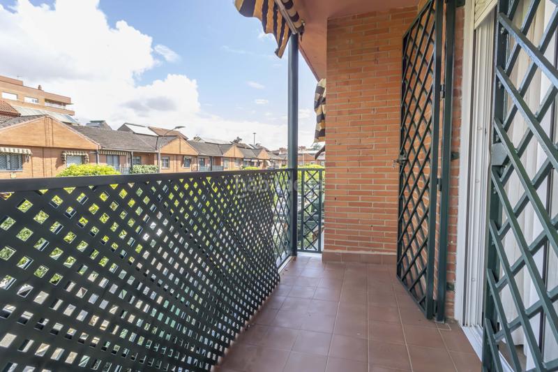 Foto 2596e7ba-eef0-47bf-81d9-31c0cbac7a68. Casa adossada amb calefacció aparcament piscina a Sevilla