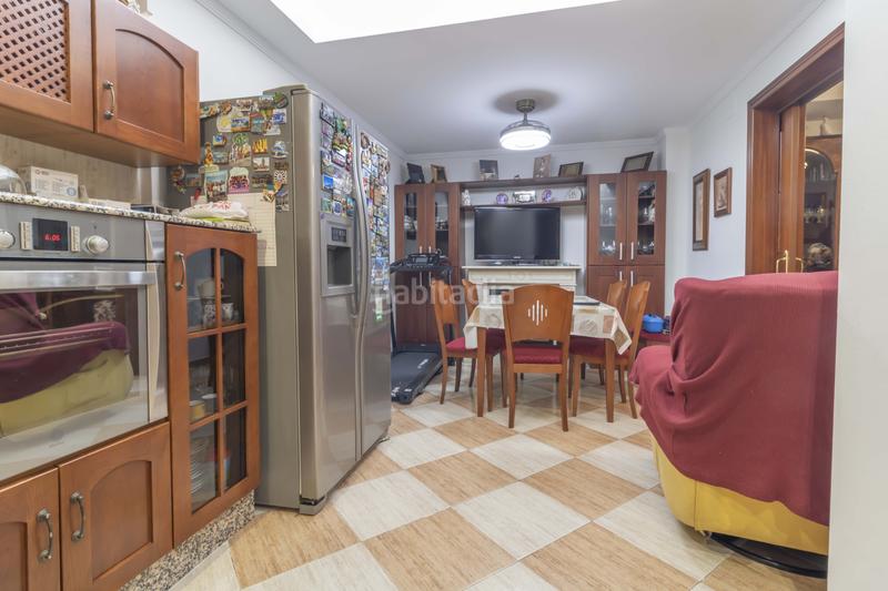 Foto 2bce51aa-8de0-4550-8cee-fd75797c6190. Casa adossada amb calefacció aparcament piscina a Sevilla