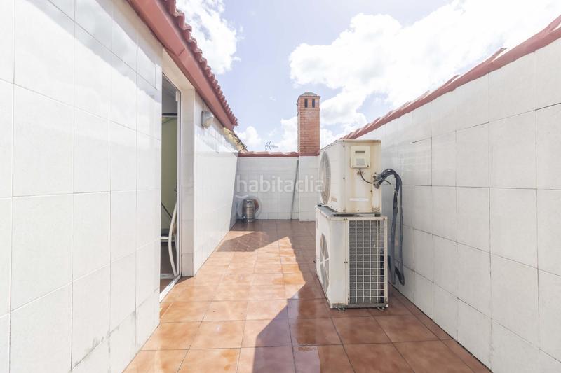 Foto 5528cecc-8393-43d6-8ef0-2573c94e9582. Casa adossada amb calefacció aparcament piscina a Sevilla