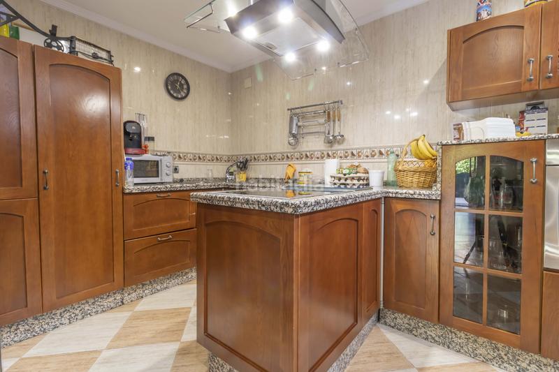 Foto 73e62888-d832-4367-aa34-ea0d5076efb0. Casa adossada amb calefacció aparcament piscina a Sevilla