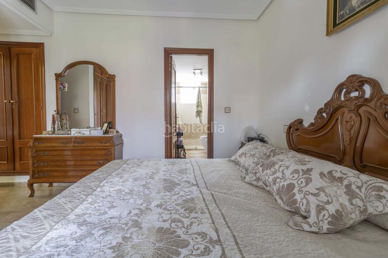 Foto 8856f1ea-d855-40ea-be81-3c363d8dcabc. Casa adossada amb calefacció aparcament piscina a Sevilla