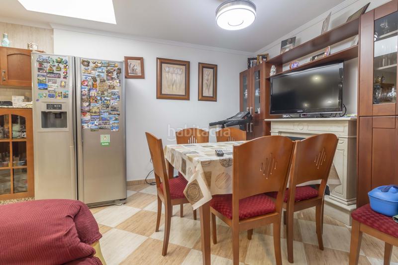 Foto c475eaaa-9a48-4583-a09d-3208fa86783c. Casa adossada amb calefacció aparcament piscina a Sevilla