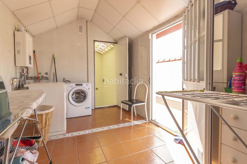 Foto f919a738-8974-40c4-a24f-02e8fba347a2. Casa adossada amb calefacció aparcament piscina a Sevilla