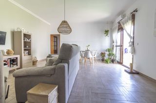Casa a schiera in Gerena. Casa de una sola planta con garaje y patio a la venta en gerena