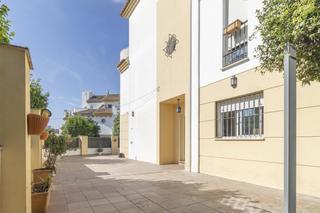 Towny house en Zona Universitaria. Casa pareada a la venta en bormujos