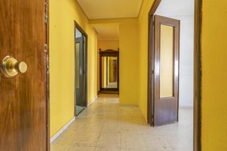 Pis a Cruz Roja. Piso a la venta en sevilla, zona leon xiii