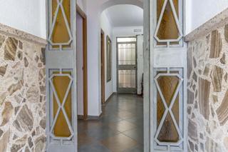Casa adossada a Juan XXIII - Rochelambert. Casa de una sola planta y azotea a la venta en el cerro del águi