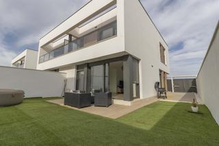 Casa aparellada a Oromana. Casa pareada de reciente construcción a la venta en alcalá de gu