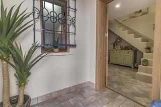 Casa adossada en Mairena del Alcor. Casa de dos plantas completamente reformada y piscina a la venta