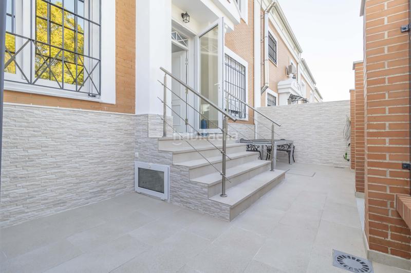 Foto 34ff56b9-6251-4940-bd87-9243c9a4d98d. Casa adossada amb aparcament a cerros de Montequinto Montequinto