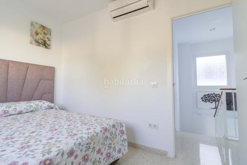 Foto a86b002a-6040-4594-ba63-b0ff91b29913. Casa adossada amb aparcament a cerros de Montequinto Montequinto