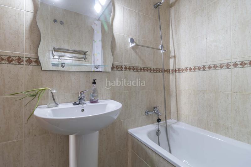 Foto 25ad6d78-bab8-40dc-976e-a14c0a7f2e0e. Casa adossada a Palmete Sevilla