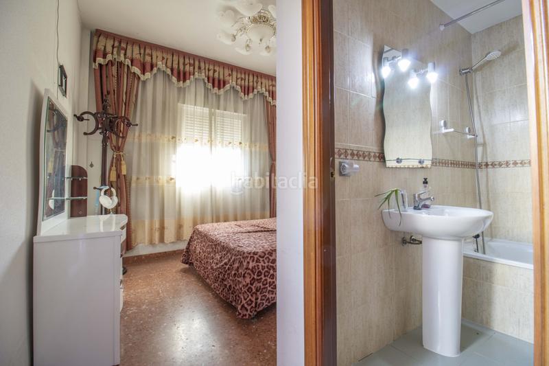 Foto e4171b3d-6d64-4385-8923-f999628468f0. Casa adossada a Palmete Sevilla