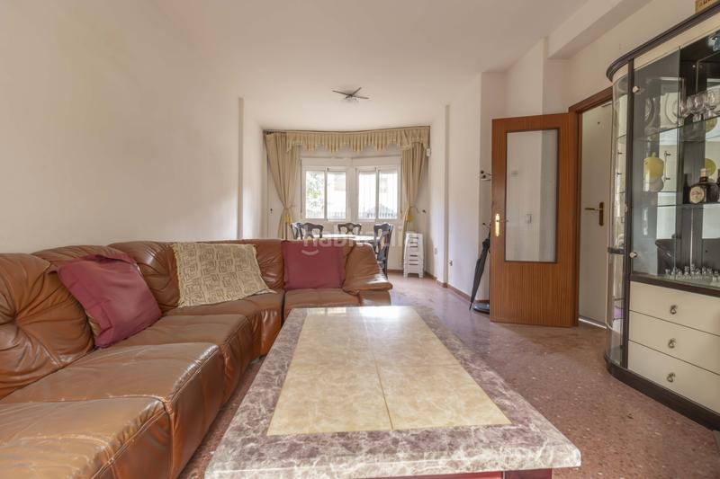 Foto f12a5aa9-cb3b-433f-b097-ac172e0defab. Casa adossada a Palmete Sevilla