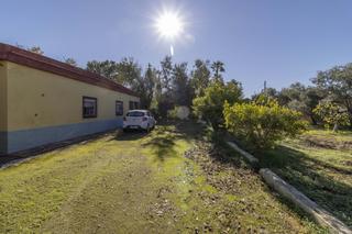 Maison à Carmona. Chalet independiente de una sola planta con piscina privada a la