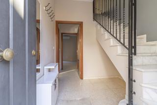 Maison jumelée à Tocina. Casa de dos plantas con patio y garaje a la venta en tocina