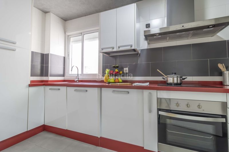 Foto 0b4cb8a1-4d29-4072-b47e-c84429c6159d. Pis amb aparcament a La Plata Sevilla