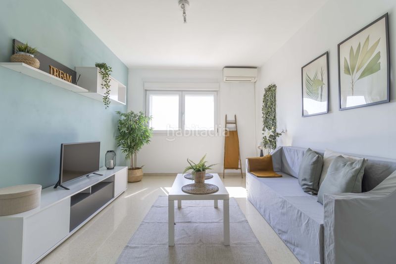 Foto ca36afaf-5485-49a4-bd0b-8882c8602ea6. Pis amb aparcament a La Plata Sevilla