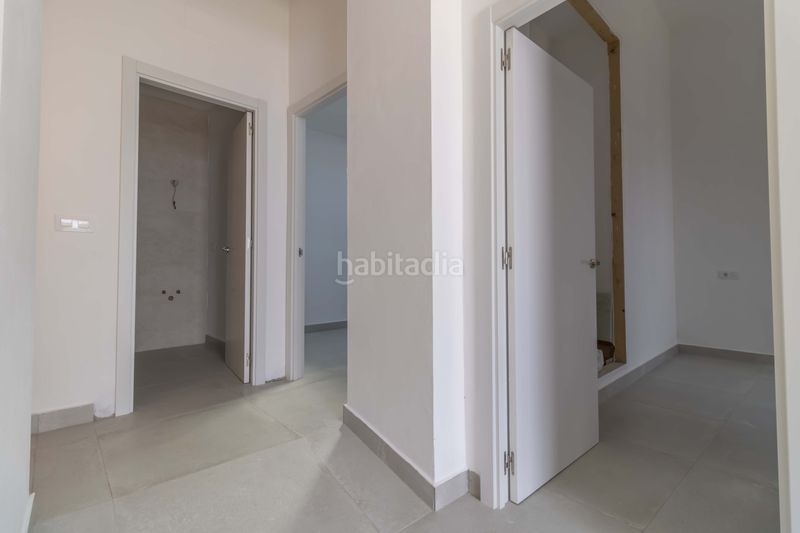 Foto 4d9b3774-323f-4eb5-baf2-7a3d2120a1d7. Casa adossada a Salteras