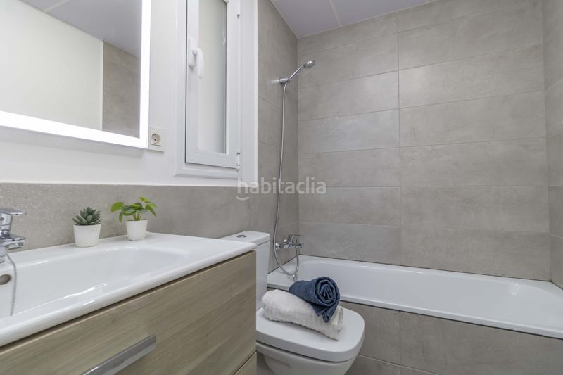 Foto f26839ee-0319-494d-ab85-381590beba03. Pis amb calefacció aparcament piscina a Torreblanca Sevilla