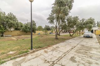 Casa en Carmona. Casa independiente con piscina a la venta en urbanizacion campos