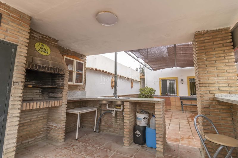 Foto bf7f3b90-6c89-4098-9929-df532e0937f1. Casa amb piscina a Carmona