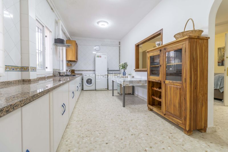 Foto d6200cd9-911b-4f43-892d-538e45b59326. Casa amb piscina a Carmona