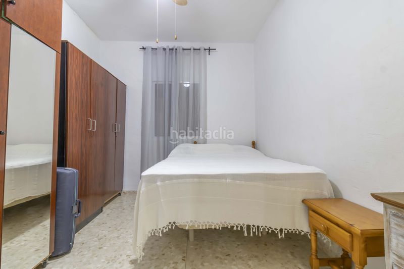 Foto f23ce828-1892-483b-8421-b282c12d3683. Casa amb piscina a Carmona