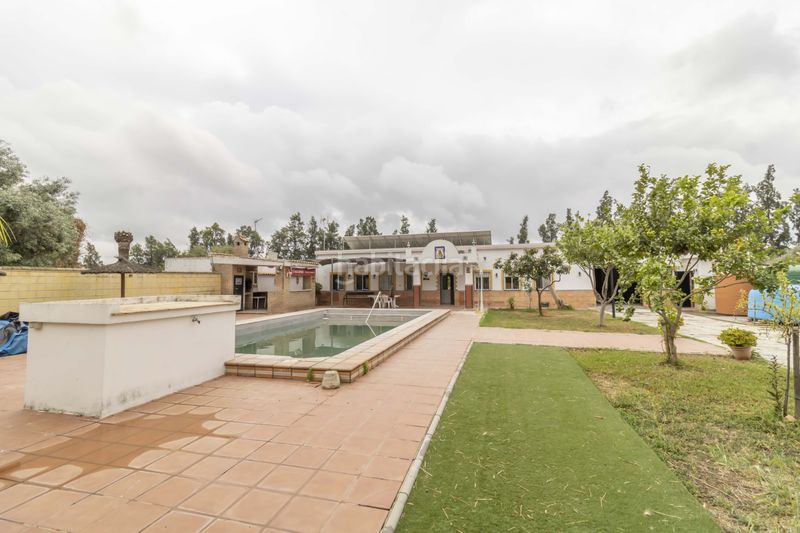 Foto f4472af9-60e7-4fea-a0e8-69e1186effab. Casa amb piscina a Carmona