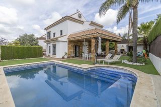 Haus in Olivar de Quintos. Exclusiva vivienda con piscina privada a la venta en olivar de q