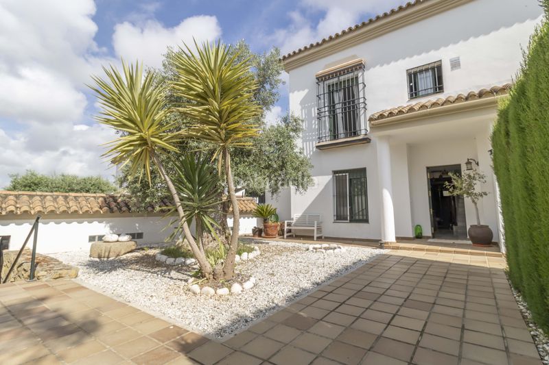 Foto 535d4deb-80d9-40a5-9f3f-9857618e59cd. Casa amb calefacció aparcament piscina a Olivar de Quintos Montequinto