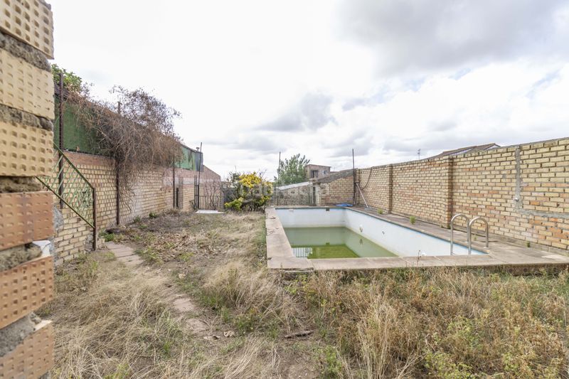 Foto 4bd41997-e8f5-4ad9-92f5-94a92dde843e. Casa adossada amb aparcament piscina a Gerena