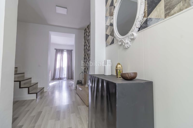 Foto f2c9cd4f-46fa-49db-b211-9584e2beb70c. Casa adossada a Benacazón