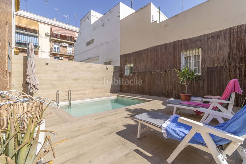 Foto 35b29f91-7cae-48fe-bf7b-32945f1b4d62. Casa aparellada amb aparcament piscina a Ciudad Jardín Sevilla