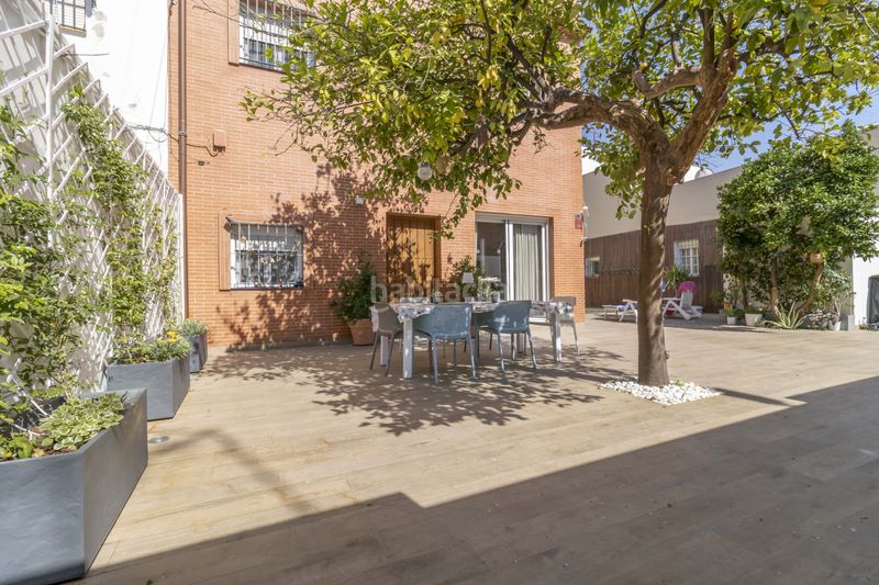 Foto 5bf709b6-5cd9-47cc-ae73-d55539874347. Casa aparellada amb aparcament piscina a Ciudad Jardín Sevilla