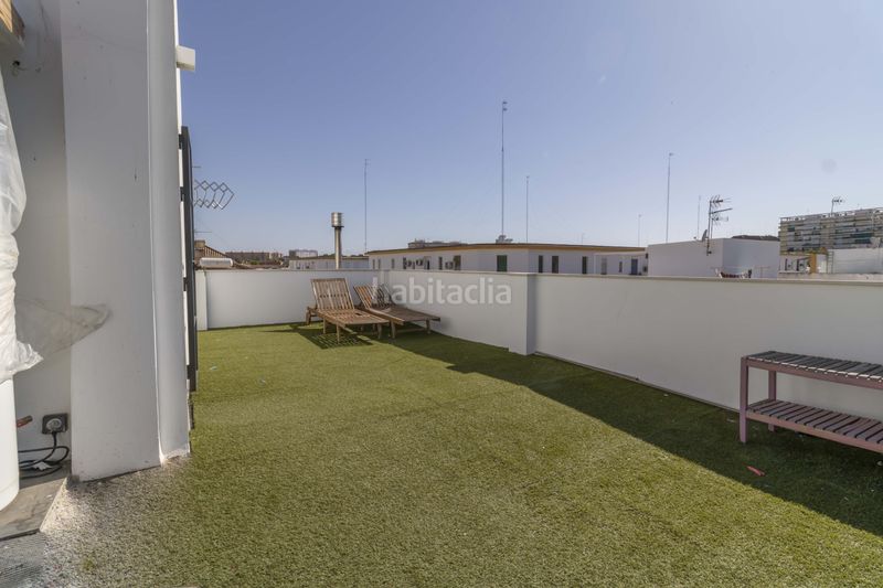 Foto 89edb544-7c50-44e0-927c-f6d6dad69acb. Casa aparellada amb aparcament piscina a Ciudad Jardín Sevilla