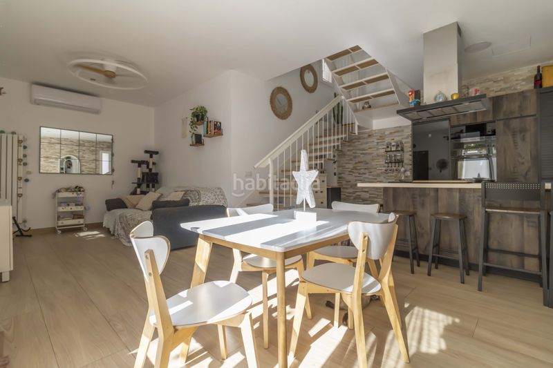Foto cfb387e1-6c7e-4e34-bd32-b3b0e853f4df. Casa aparellada amb aparcament piscina a Ciudad Jardín Sevilla