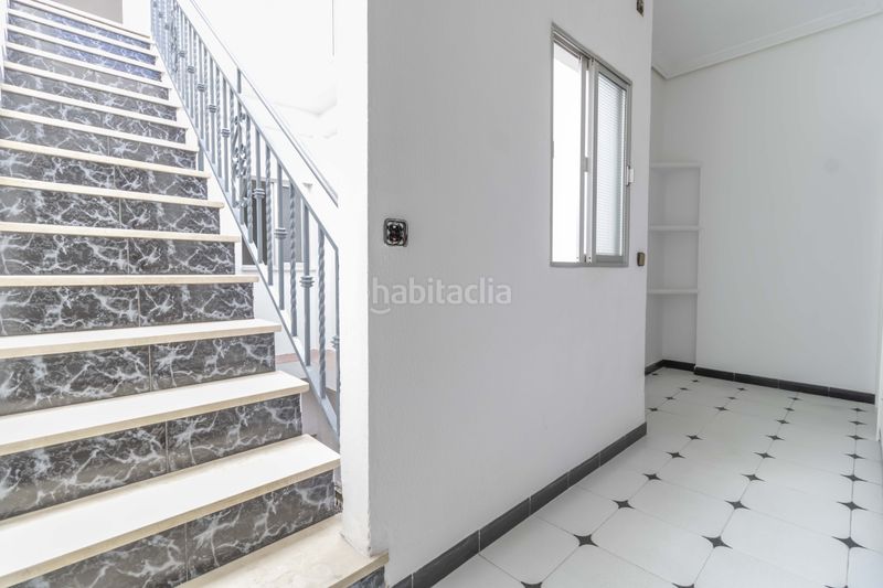 Foto 0a990f9d-8d1b-4b64-b0ef-589f2e033798. Casa adossada amb aparcament a Palmete Sevilla