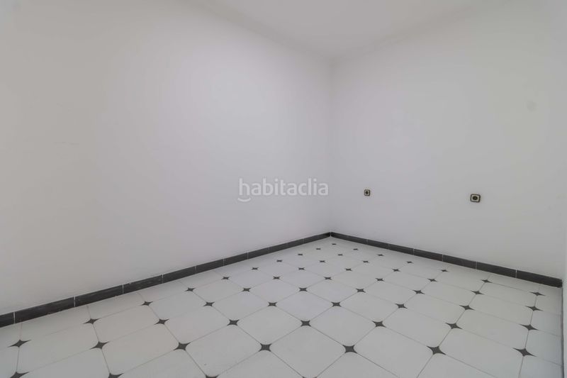 Foto 275ea252-f6f2-411c-9fe2-d877df9211bd. Casa adossada amb aparcament a Palmete Sevilla