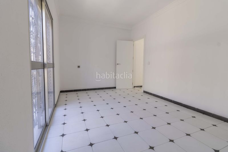 Foto 323978c2-ba17-4f21-8dd2-1e26293e5775. Casa adossada amb aparcament a Palmete Sevilla
