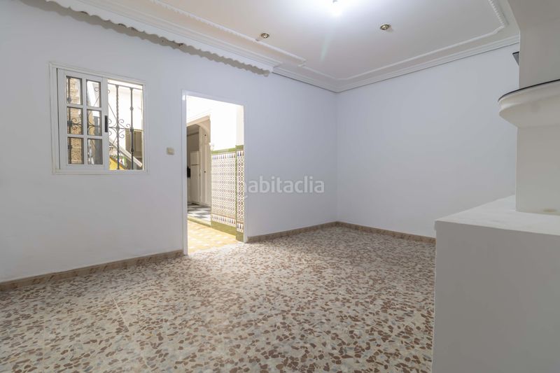 Foto 4c27e77f-6813-4da9-a661-ee6d4d750f4d. Casa adossada amb aparcament a Palmete Sevilla