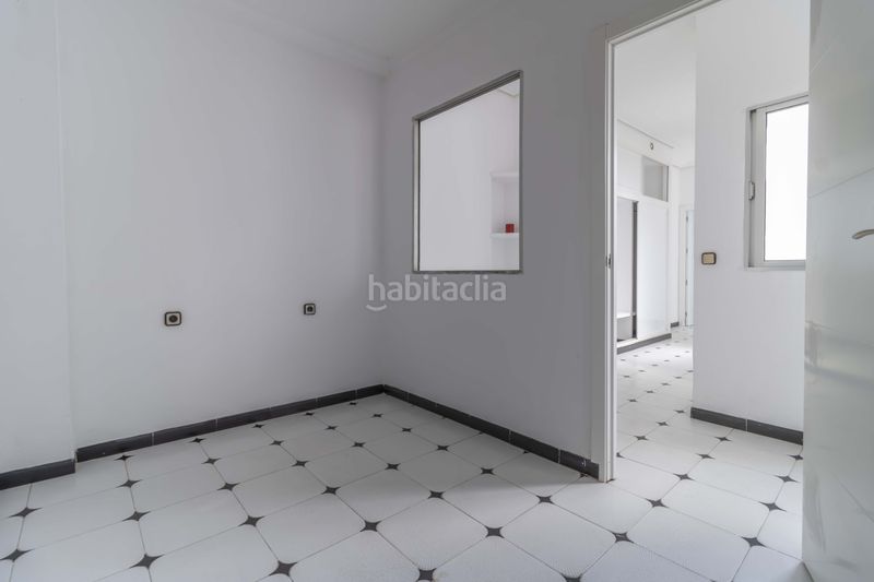 Foto 7cc8021e-eb15-4ed5-8542-be4639edef4f. Casa adossada amb aparcament a Palmete Sevilla