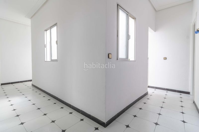 Foto 8ced65eb-5c02-4434-8553-e15f870c7f5d. Casa adossada amb aparcament a Palmete Sevilla
