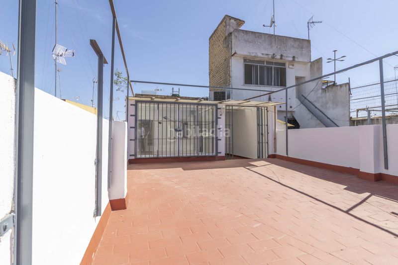 Foto 90795e2c-39da-41b1-b7a9-36fd05c1fca9. Casa adossada amb aparcament a Palmete Sevilla