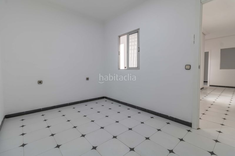 Foto 9ef1cbee-3cba-4fc5-8e6d-960ffff21469. Casa adossada amb aparcament a Palmete Sevilla