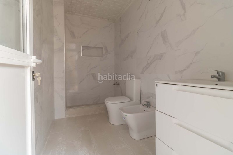 Foto b5590c43-71d6-4395-a7ad-a7789cd8b44b. Casa adossada amb aparcament a Palmete Sevilla