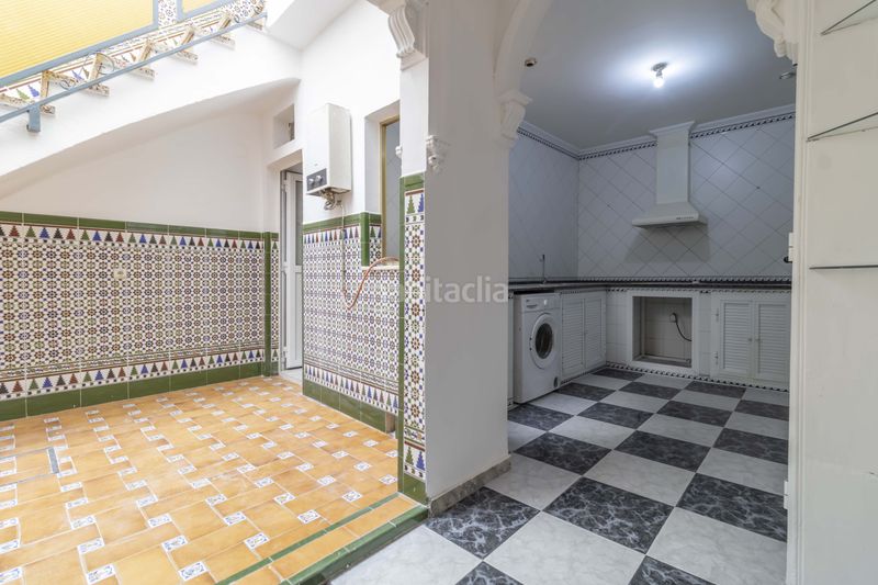 Foto c0951bd0-5e66-4f2f-a0b4-8346fbf0644d. Casa adossada amb aparcament a Palmete Sevilla