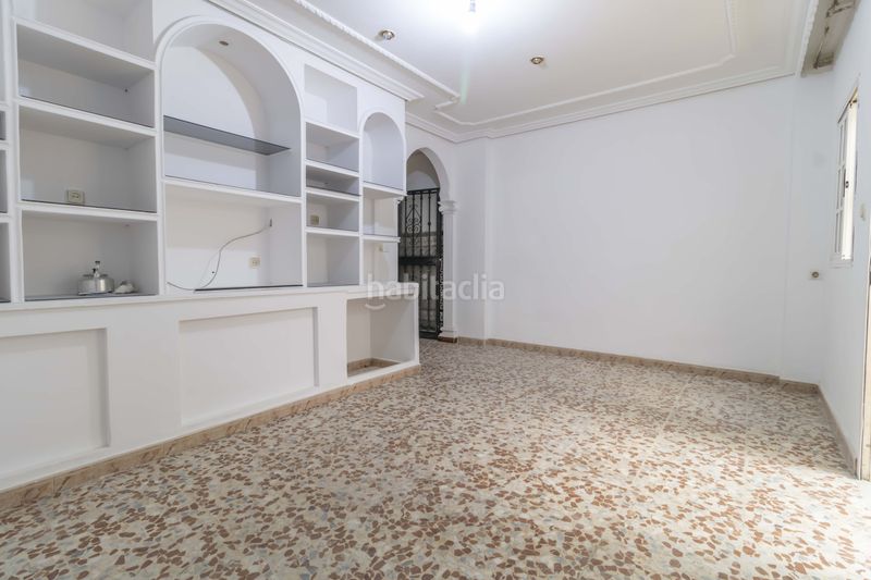 Foto d708142b-1d4c-4e76-b0c2-e1ebb41abfc2. Casa adossada amb aparcament a Palmete Sevilla