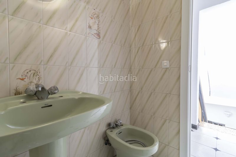 Foto d96cdb23-203a-44e3-b91a-30494df2d55d. Casa adossada amb aparcament a Palmete Sevilla