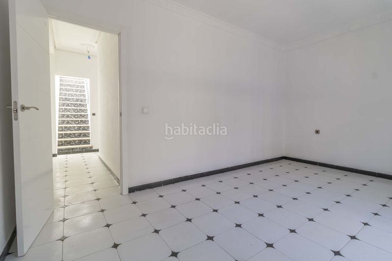 Foto de619464-6f58-492f-9277-81ebb5c50480. Casa adossada amb aparcament a Palmete Sevilla